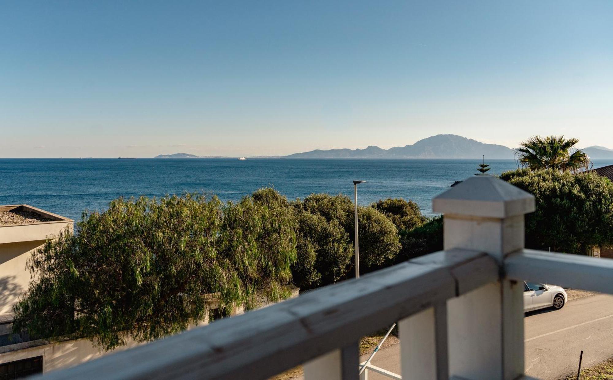 Increible Villa De Madera Con Vistas Al Mar Algeciras Exterior photo