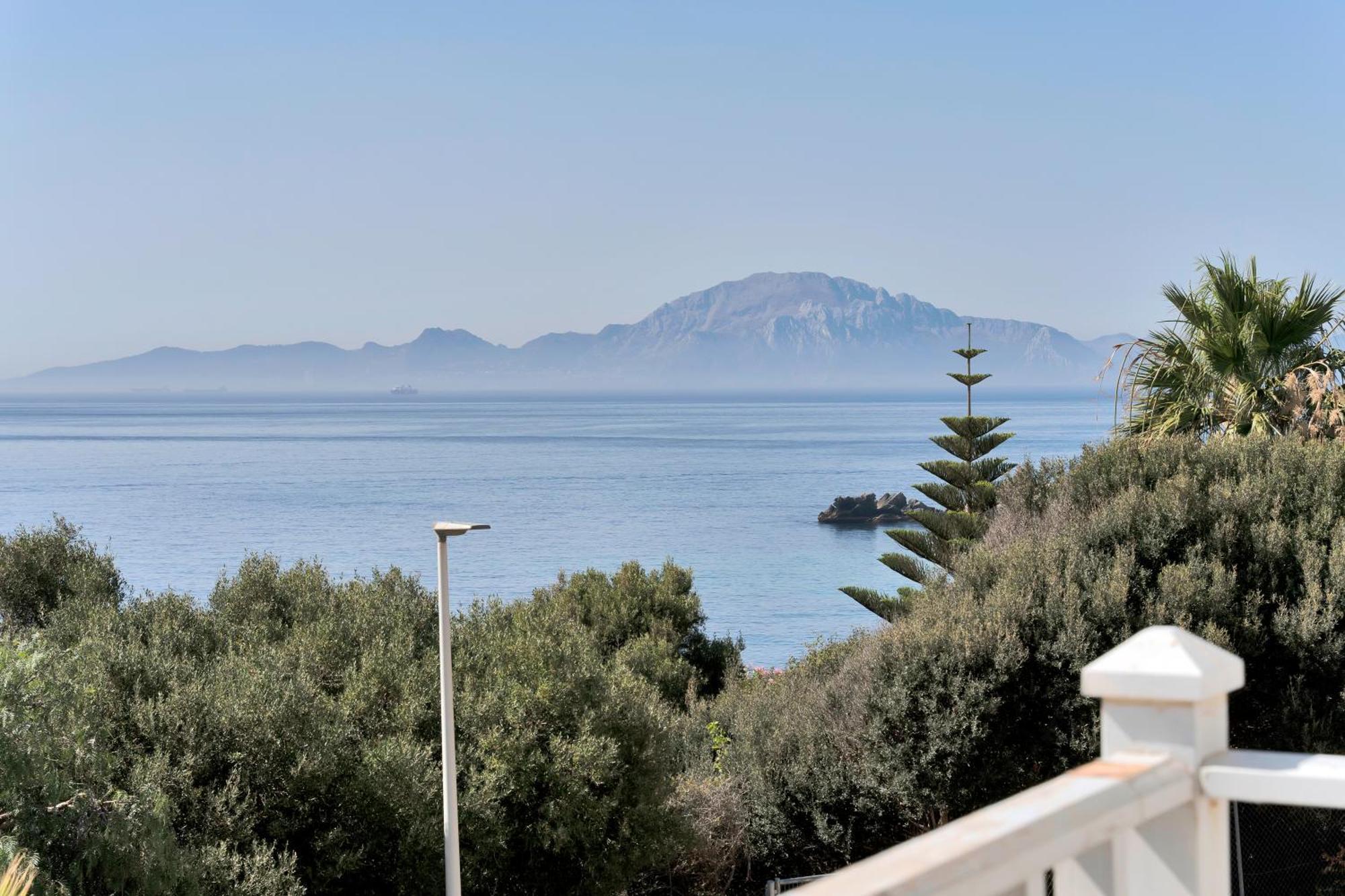 Increible Villa De Madera Con Vistas Al Mar Algeciras Exterior photo